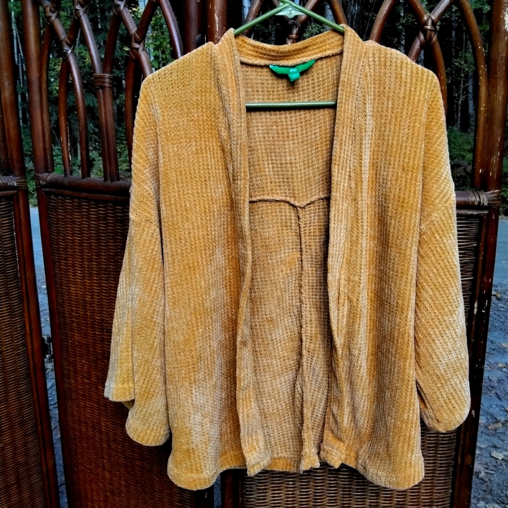 🙂3/15 Dip beautiful comfortable sweater.. size small fits more like a large